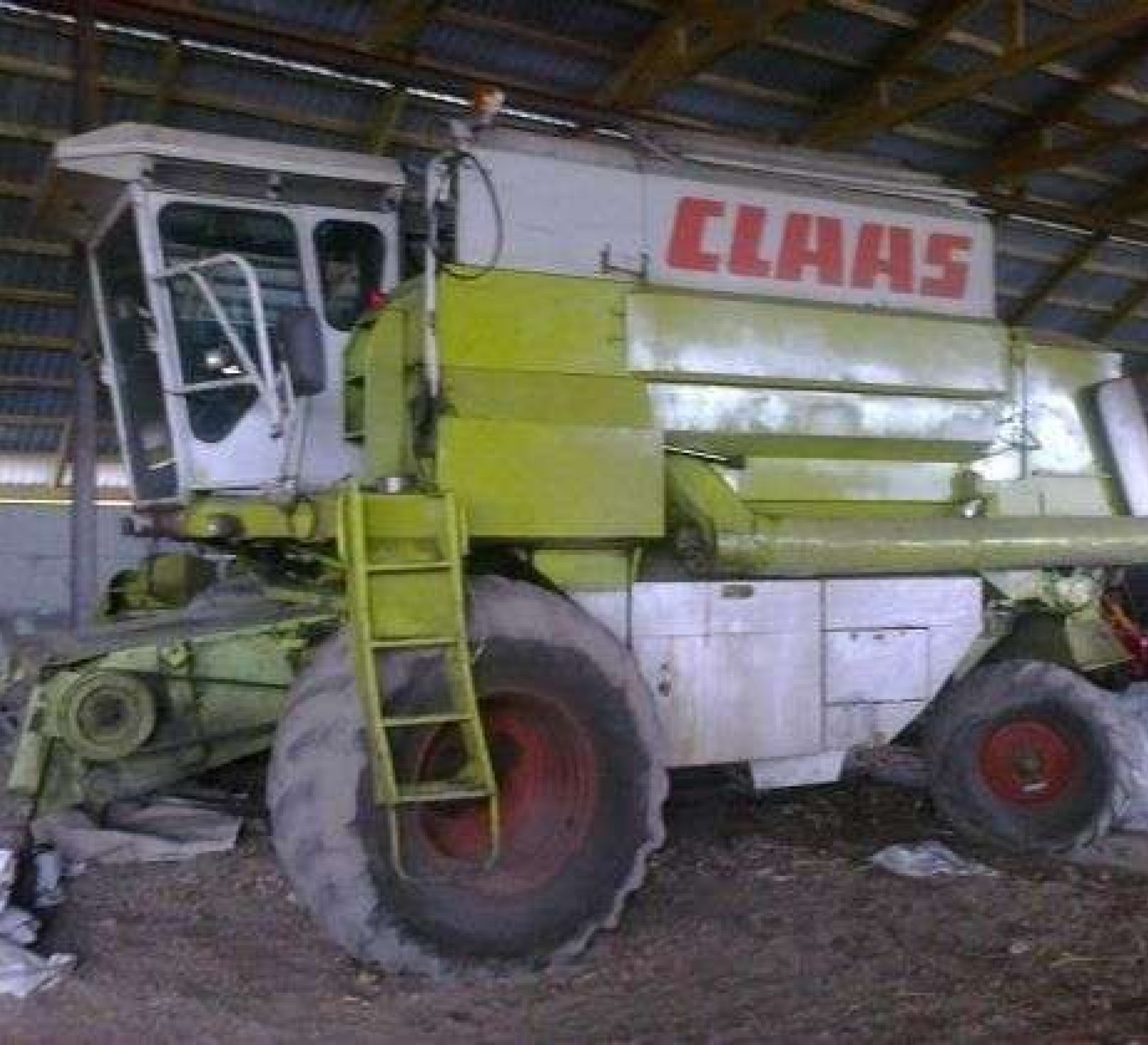 Używany Kombajn zbożowy CLAAS CS 116 1992r widok lewej strony