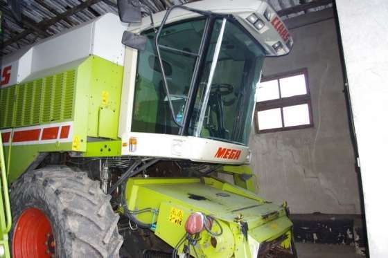 Używany Kombajn zbożowy Claas Mega 208 widok z lewej strony