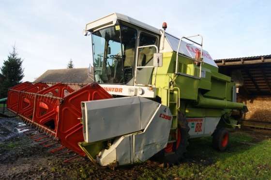 Używany Kombajn zbożowy Claas Dominator 88s 1988 r widok z lewej strony