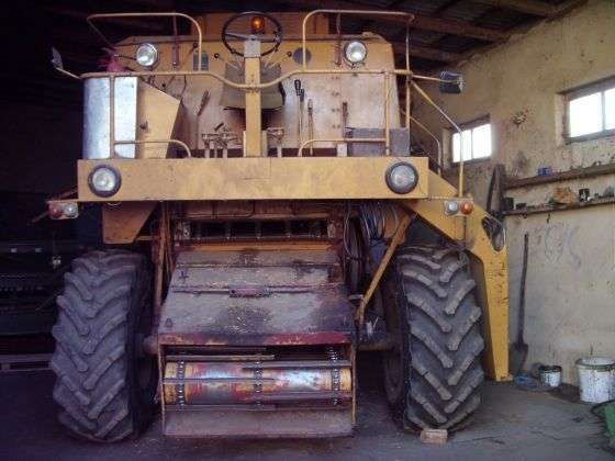 do sprzedania używany kombajn zbożowy Bizon Z 056 1983 r