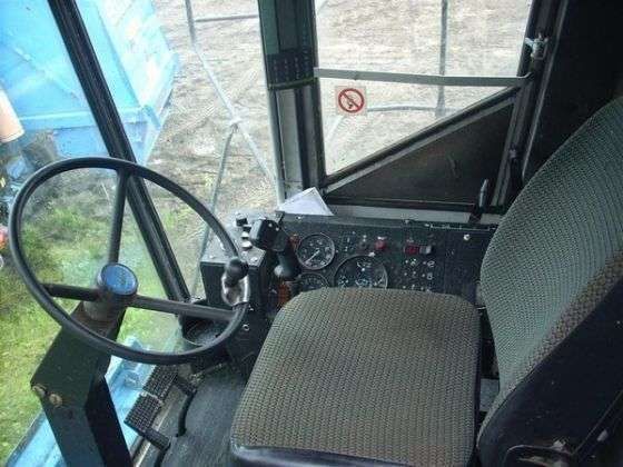 czysta kabina używany kombajn zbożowy Bizon Z-110 Hydrostatic