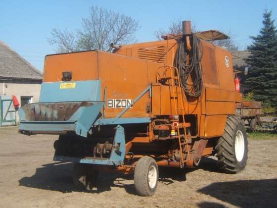 używany kombajn zbożowy BIZON Z 056 rok produkcji 1980 bez kabiny z rozdrabniaczem