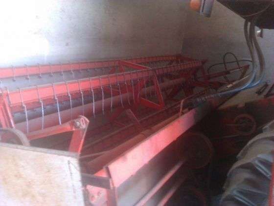  używany kombajn zbożowy BIZON ZO56 1980 r czerwony z hederem