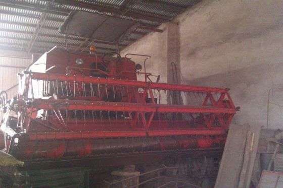 bez kabiny garażowany używany kombajn zbożowy Bizon Z 056 1982 r stan dobry