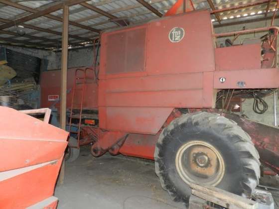 bez kabiny używany kombajn zbożowy Bizon ZO56 1984 rok kolor czerwony
