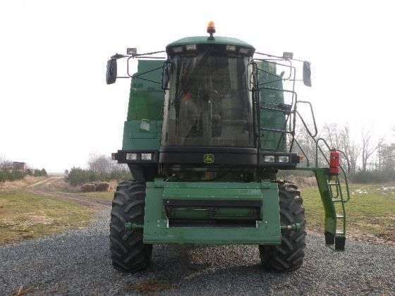 Widok z przodu kombajnu John Deere 1450 CWS używanego.