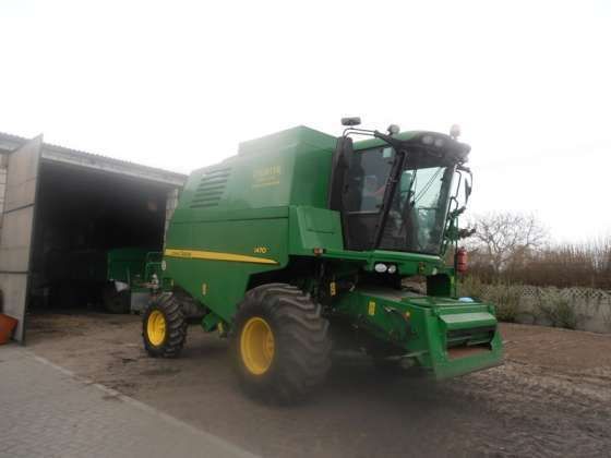 Kombajn zbożowy JD 1470 z roku 2002 przód i bok korbanek