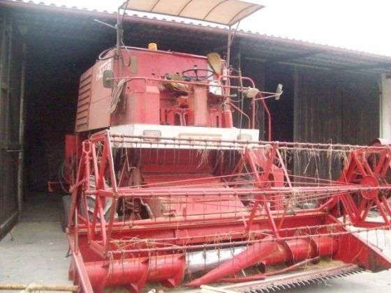 Widok hedera od używanego kombajnu zbożowego FAHR M1200 w bardzo dobrym stanie korbanek.pl
