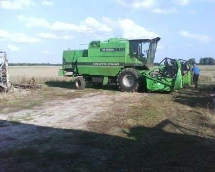 Zdjęcie używany kombajn zbożowy na polu Deutz-Fahr model  M 2580 rok porodukcji 1986 okazja korbanek.pl
