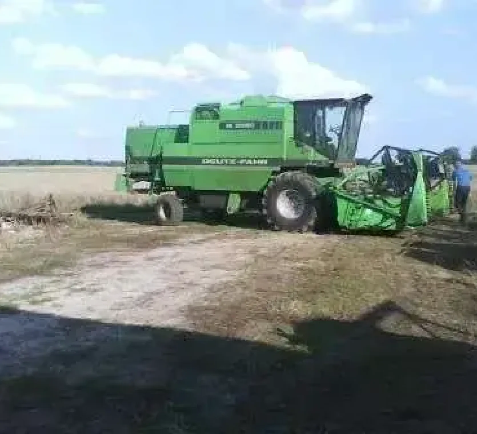 Zdjęcie używany kombajn zbożowy na polu Deutz-Fahr model  M 2580 rok porodukcji 1986 okazja korbanek.pl