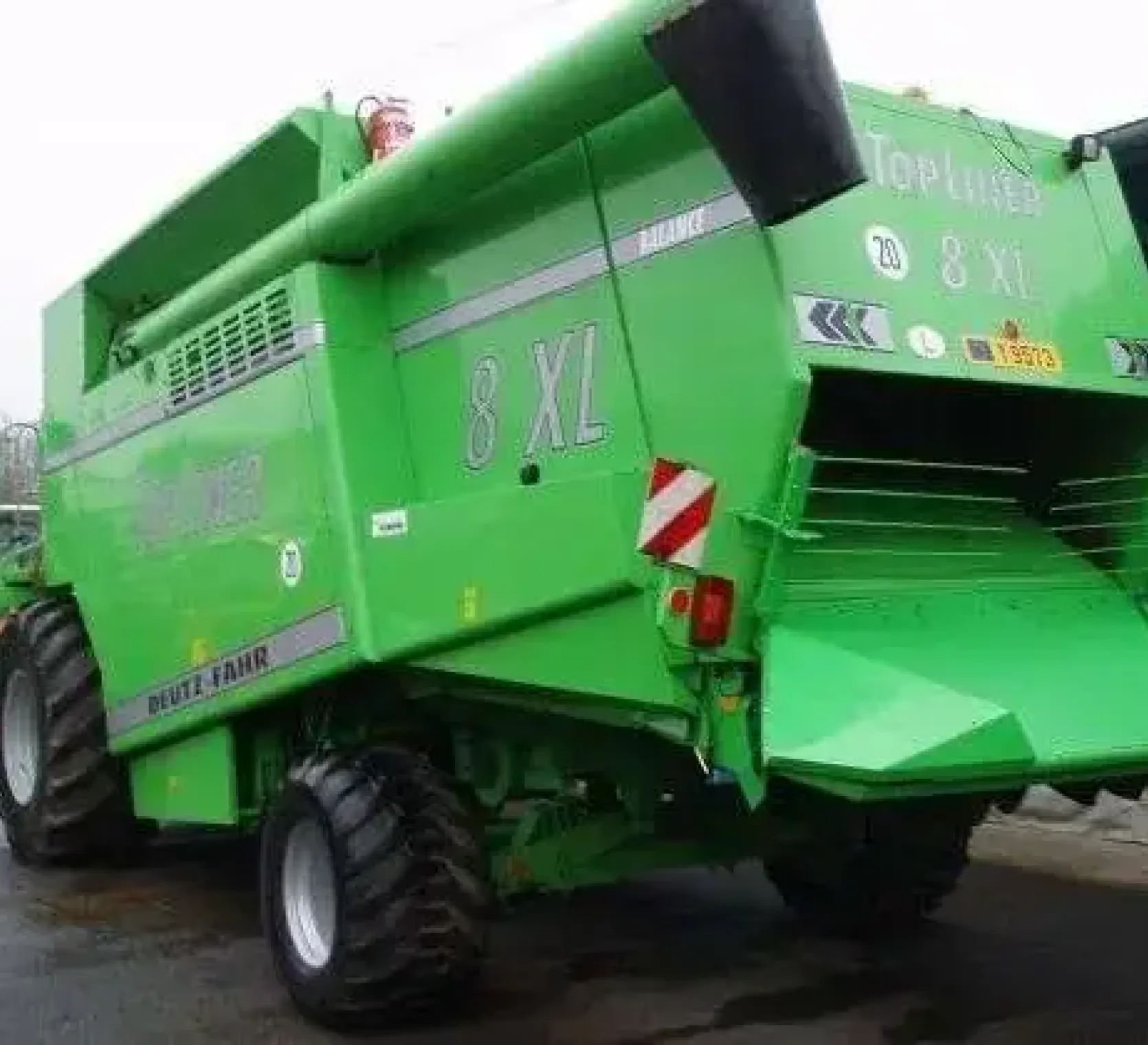 Widok z tyłu zielony używany kombajn do zboża Deutz Fahr typ Topliner 8 XL rok produkcji 2000 korbanek.pl