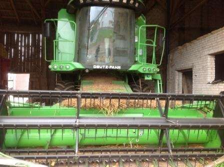 Zielony używany kombajn zbożowy Deutz-Fahr 5660 H rok produkcji: 2009 zdjęcie kabiny i hedera korbanek.pl
