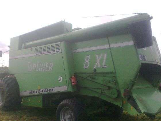 Widok z boku używany zielony kombajn 8 wytrząsaczowy TOPLINER 8XL firmy Deutz-Fahr korbanek.pl