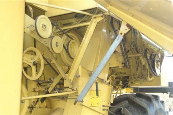 Kombajn zbożowy New Holland TX 66 heder 6 m