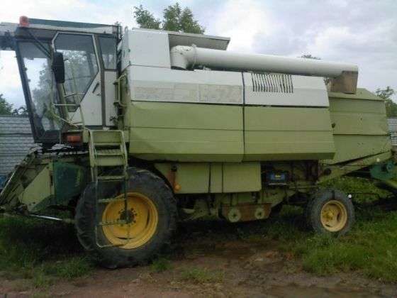 Widok z boku kombajn zbożowy FORTSCHRITT 1989 r maszyny używane okazja korbanek.pl