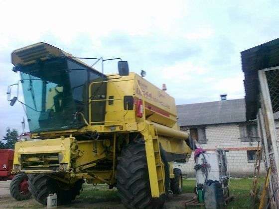 Kombajn New Holland TF44 z czujnikiem strat ziarna