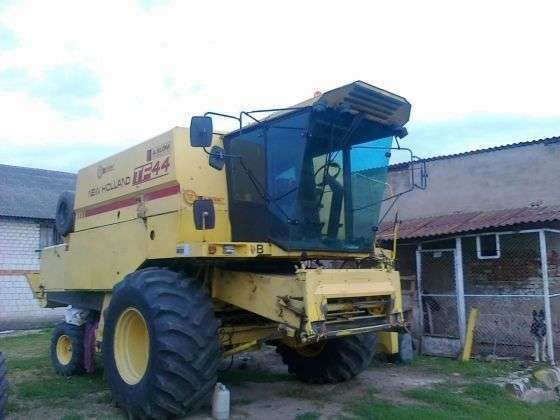 Kombajn New Holland TF44 silnik mercedes 260 KM