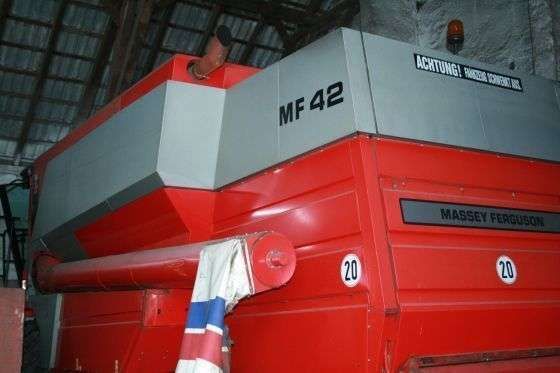 Massey Ferguson Kombajn Zbożowy MF 42