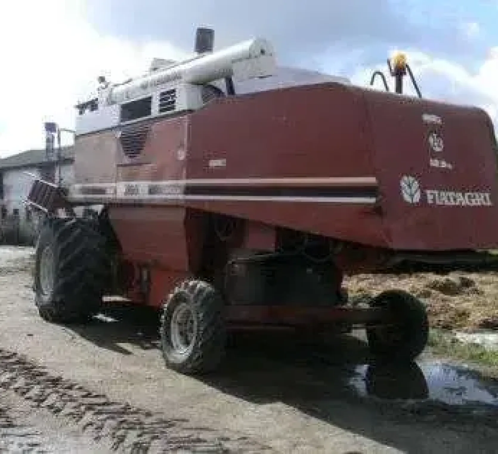 Zdjęcie tyłu kombajnu do zboża Laverda 3890 maszyna używana z roku produkcji 1993 korbanek.pl