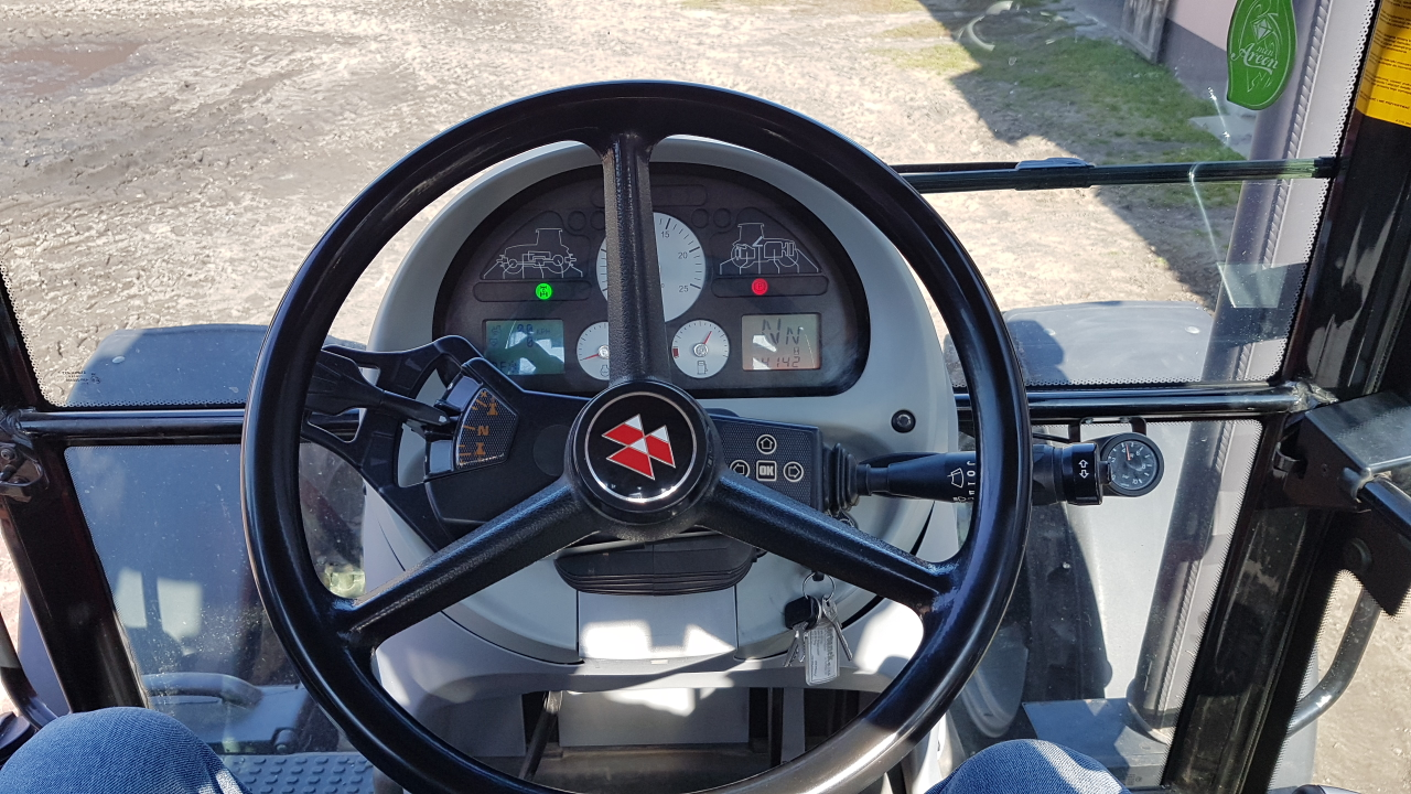 Kierownica w ciągniku rolniczym Massey Ferguson 6480