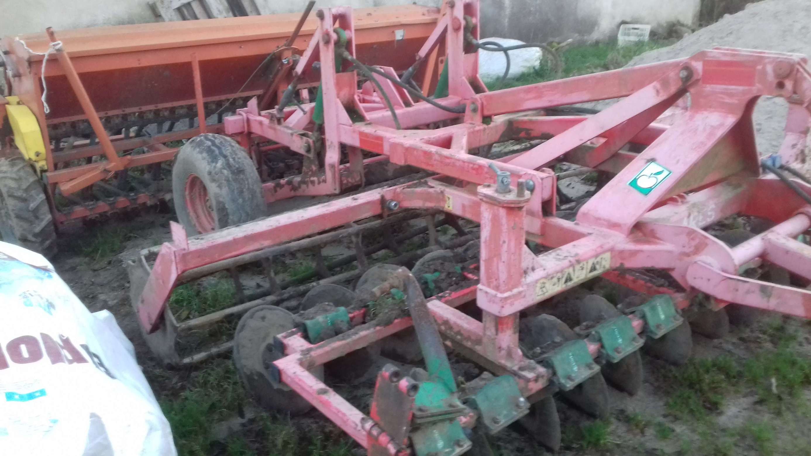 Siewnik z używanym agregatem mechaniczny sprzedam