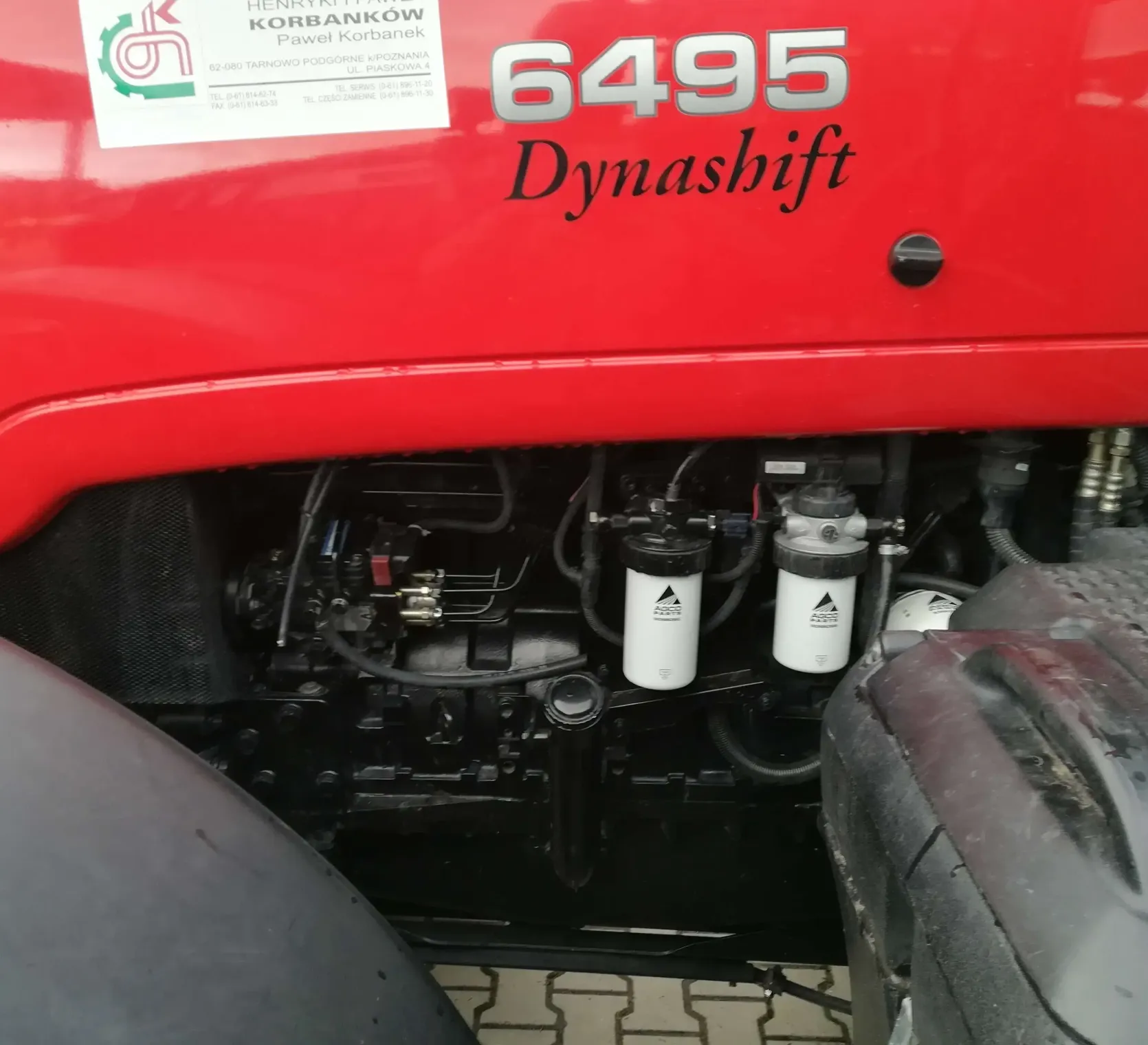 Silnik w ciągniku Massey Ferguson 6495 ze skrzynią Dynashift