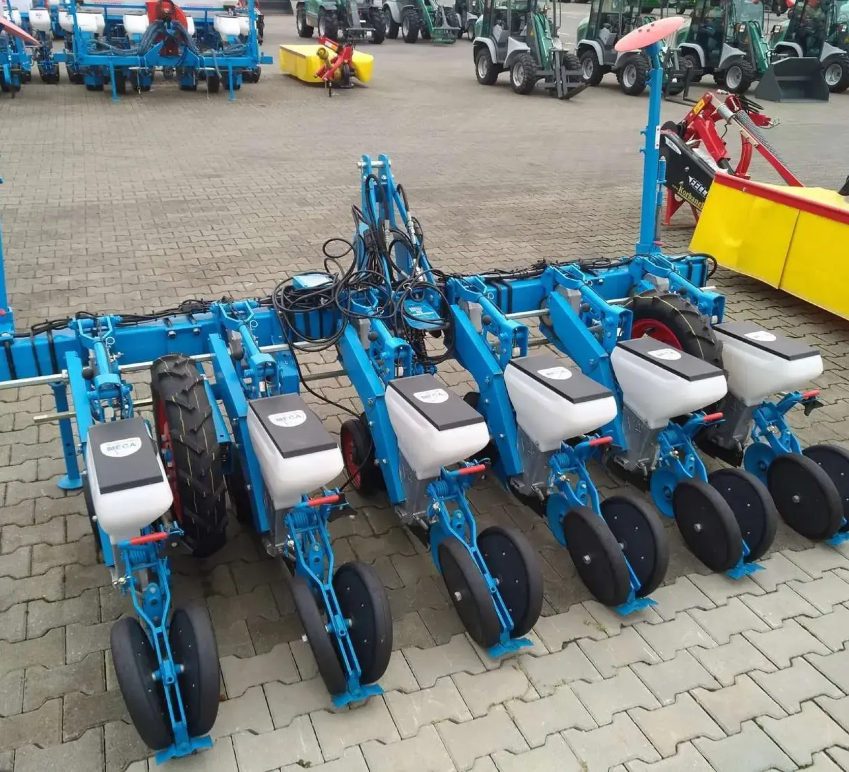 Siewnik do buraków otoczkowanych mechaniczny 6-rzędowy