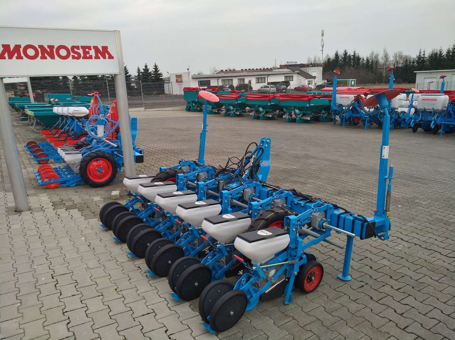 Monosem siewnik punktowy mechaniczny do buraków otoczkowanych