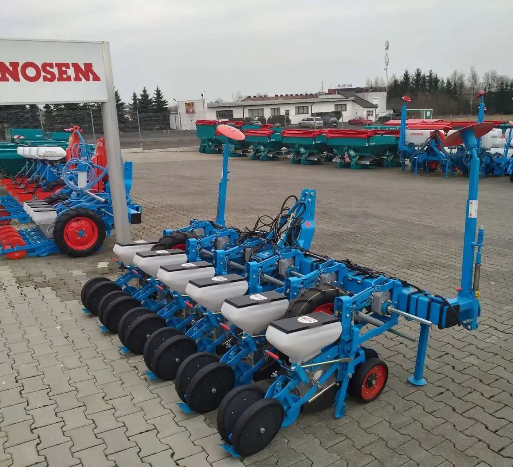 Monosem siewnik punktowy mechaniczny do buraków otoczkowanych