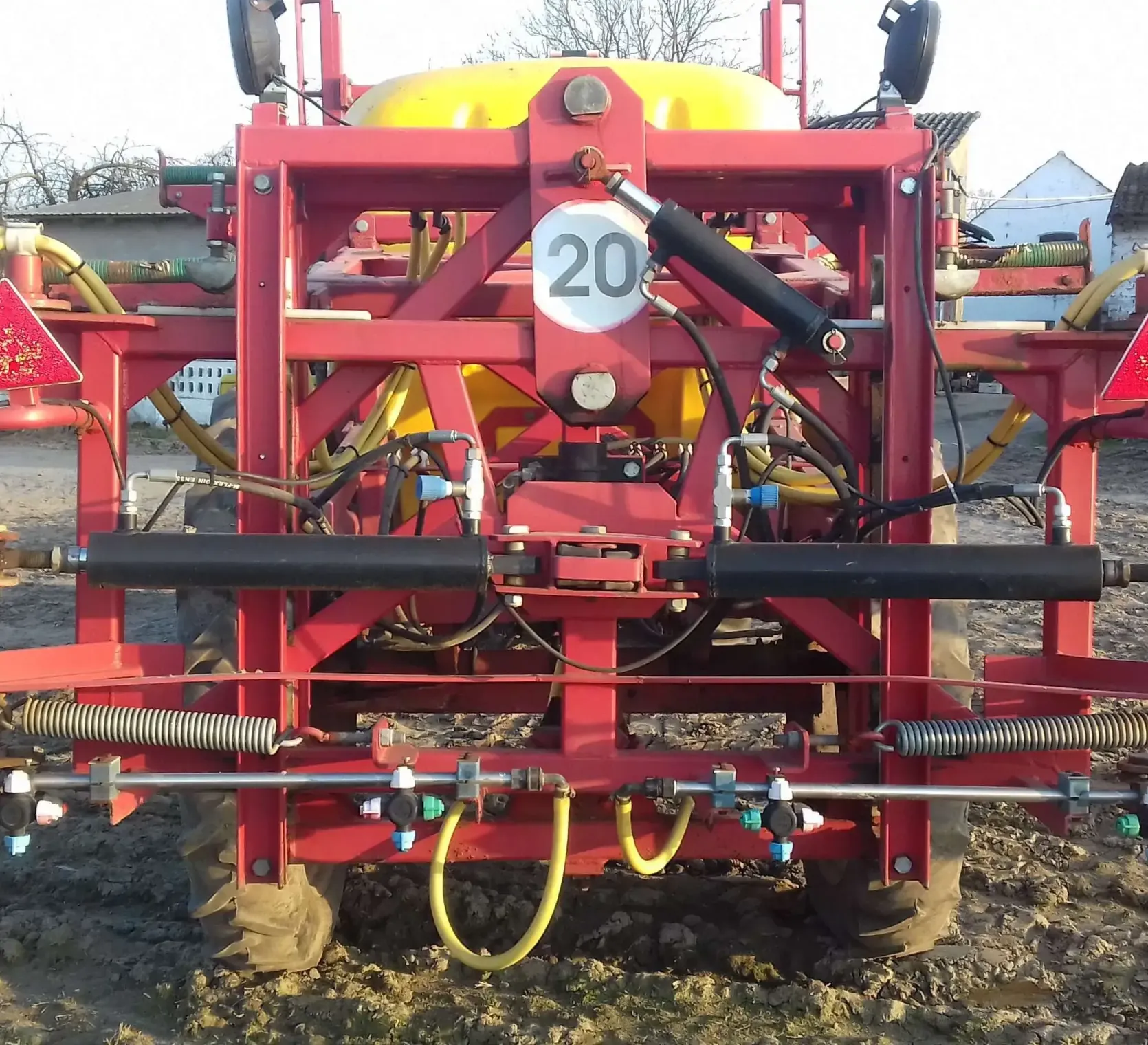 TadLen2518 TL ramiona tylne opryskiwacza z siłownikami hydraulicznymi