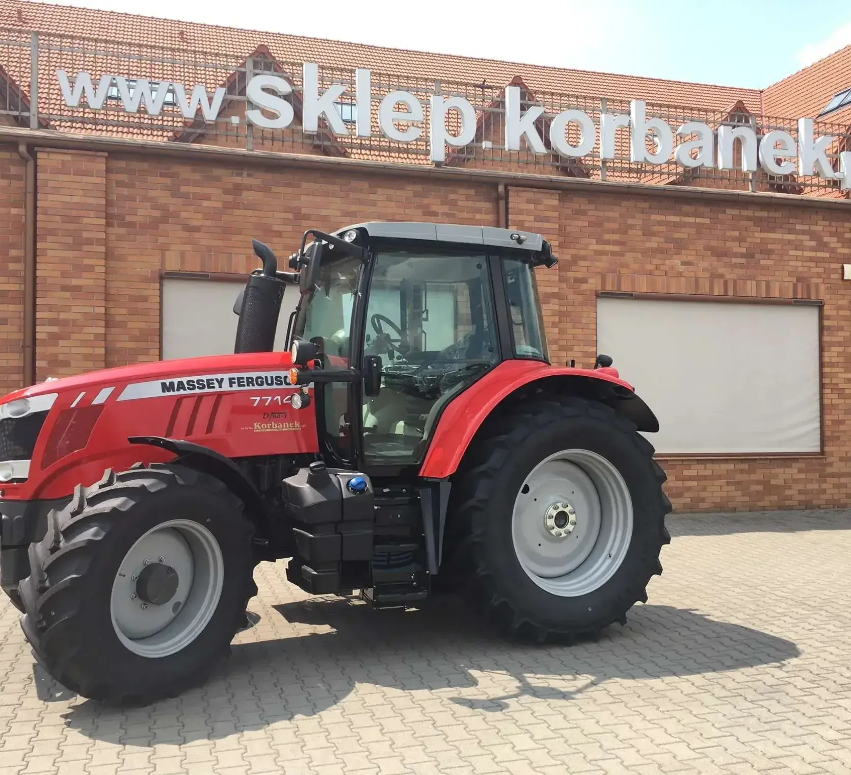 Massey Ferguson 7714 duży ciągnik rolniczy o mocy 140 KM w ofercie na korbanek.pl