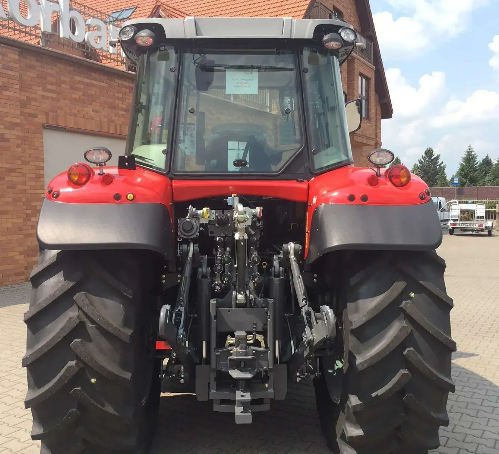 Tylne ogumienie 600/65 R38 zaczep dolny tylny tuz w traktorze MF 7714 okazja z korbanek.pl