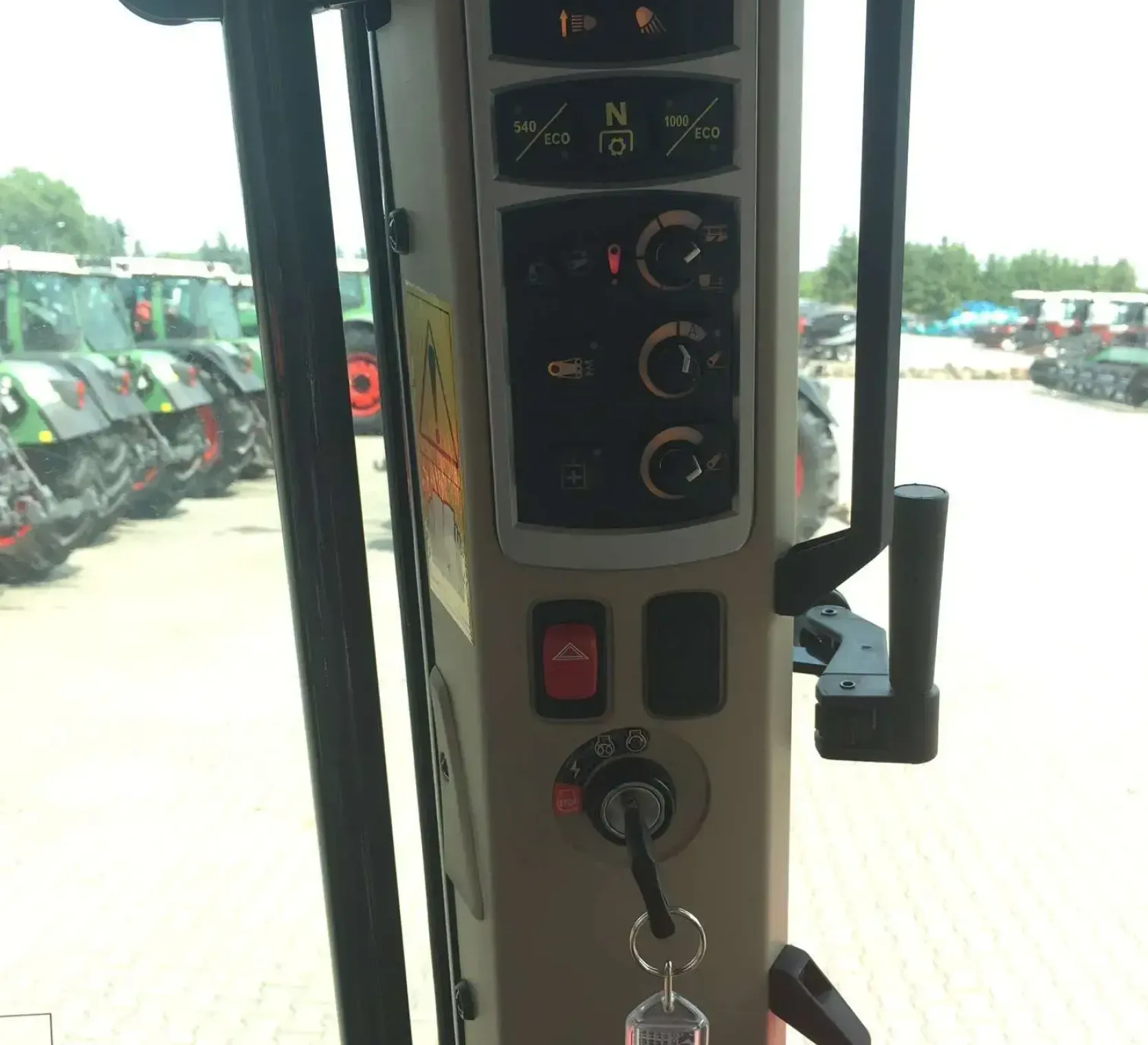 Massey Ferguson 7714 dźwignie sterowania ciągnikiem rolniczym