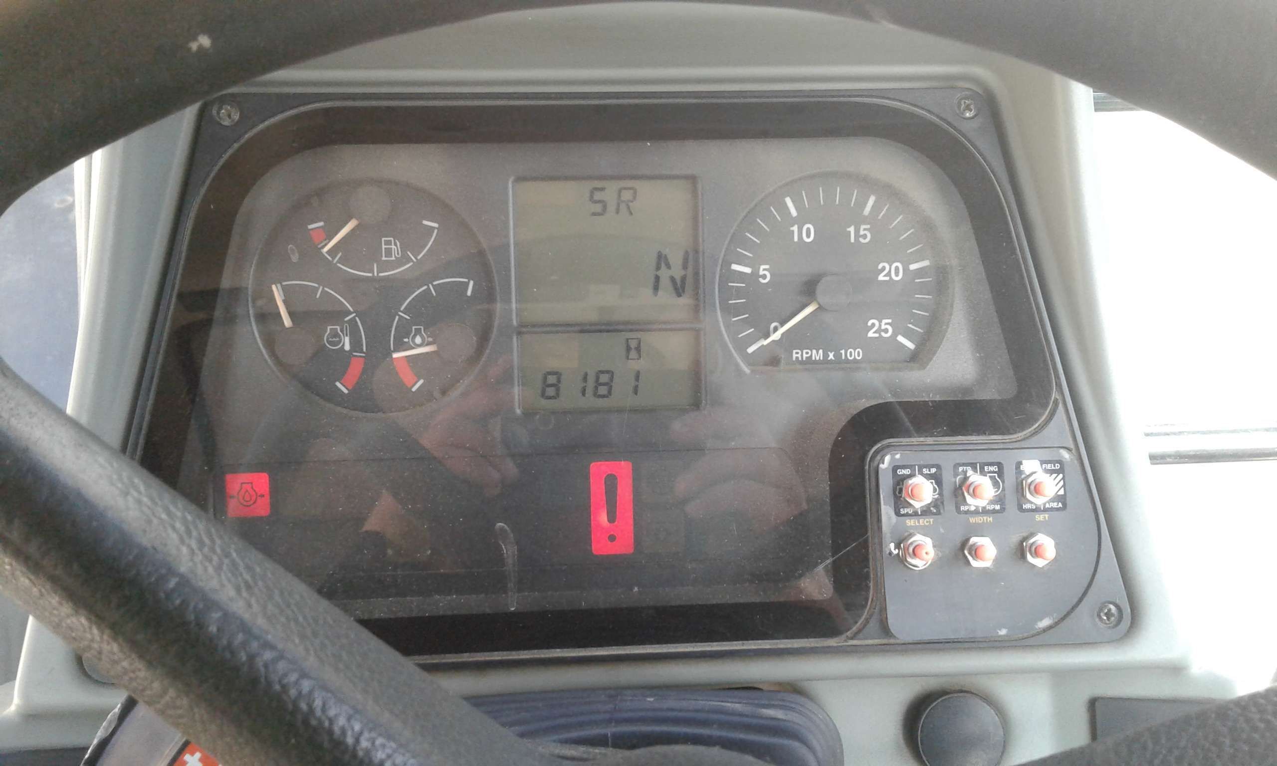 Licznik Motogodzin ciągnik Massey Ferguson 8240