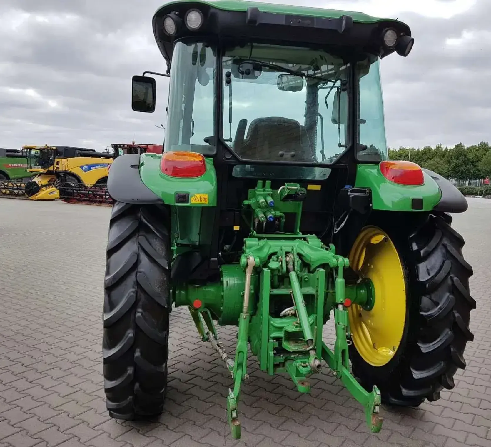 Tył John Deere 5070 M tylny tuz koła korbanek.pl