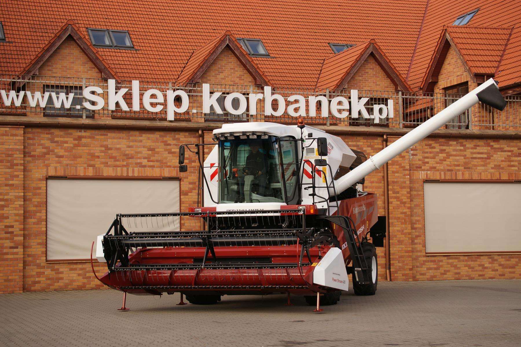 Kombajn Rostselmash Nova z rozłożoną rurą wysypu oferta korbanek.pl