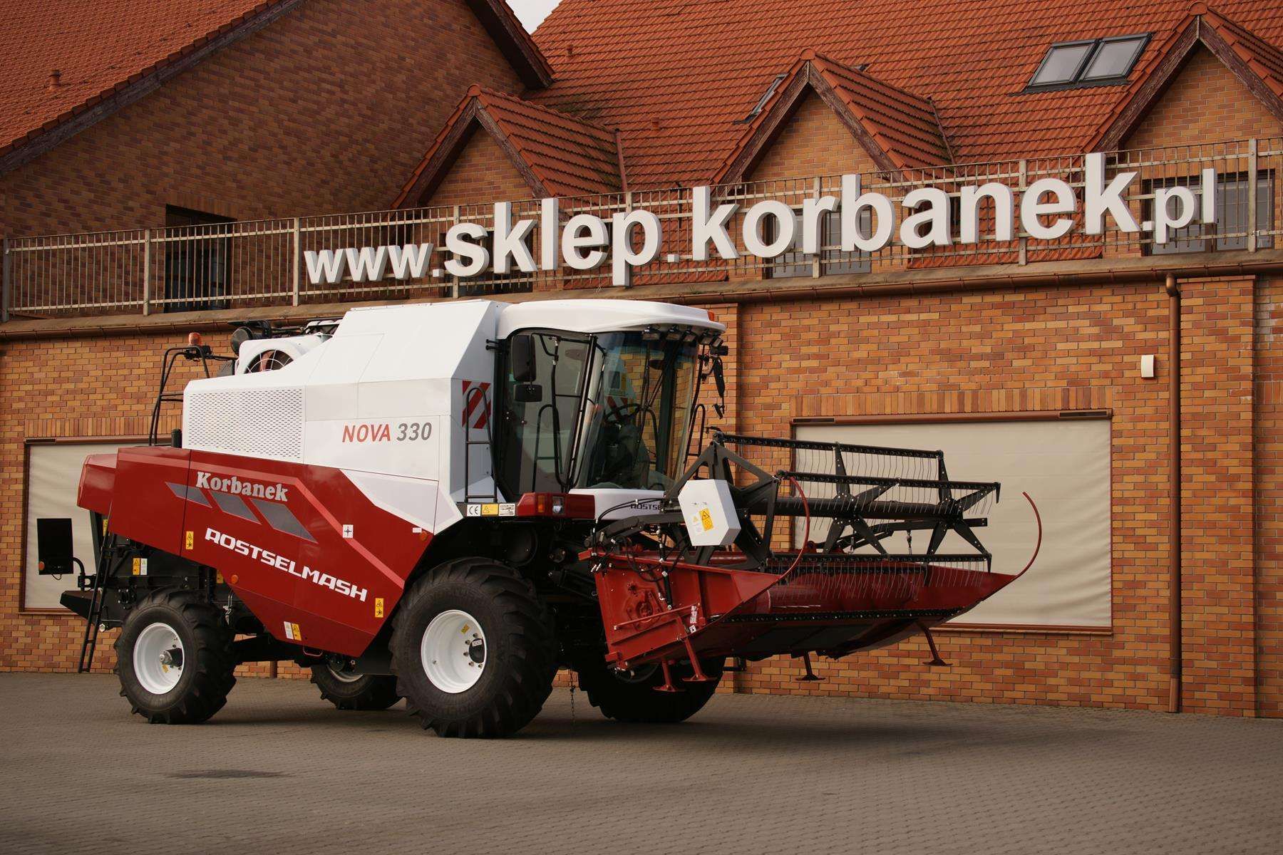Rostselmash Nova kobajn z uniesionym hederem na korbanek.pl