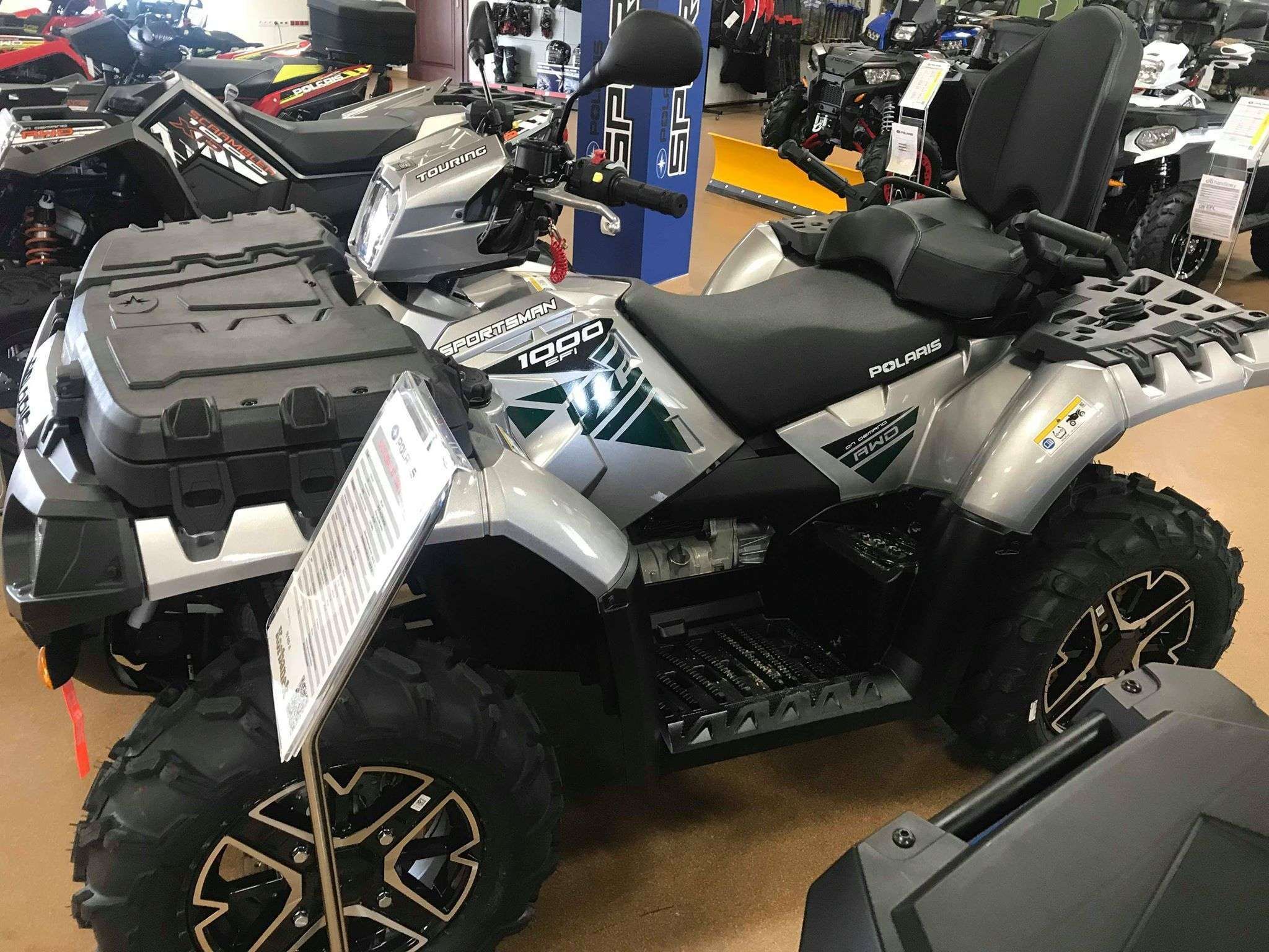 Touring XP 1000 Polaris felgi aluminiowe dodatkowy fotel pasażera lusterka boczne kolor srebrny wyciągarka 2500 LB linka stalowa Korbanek.pl
