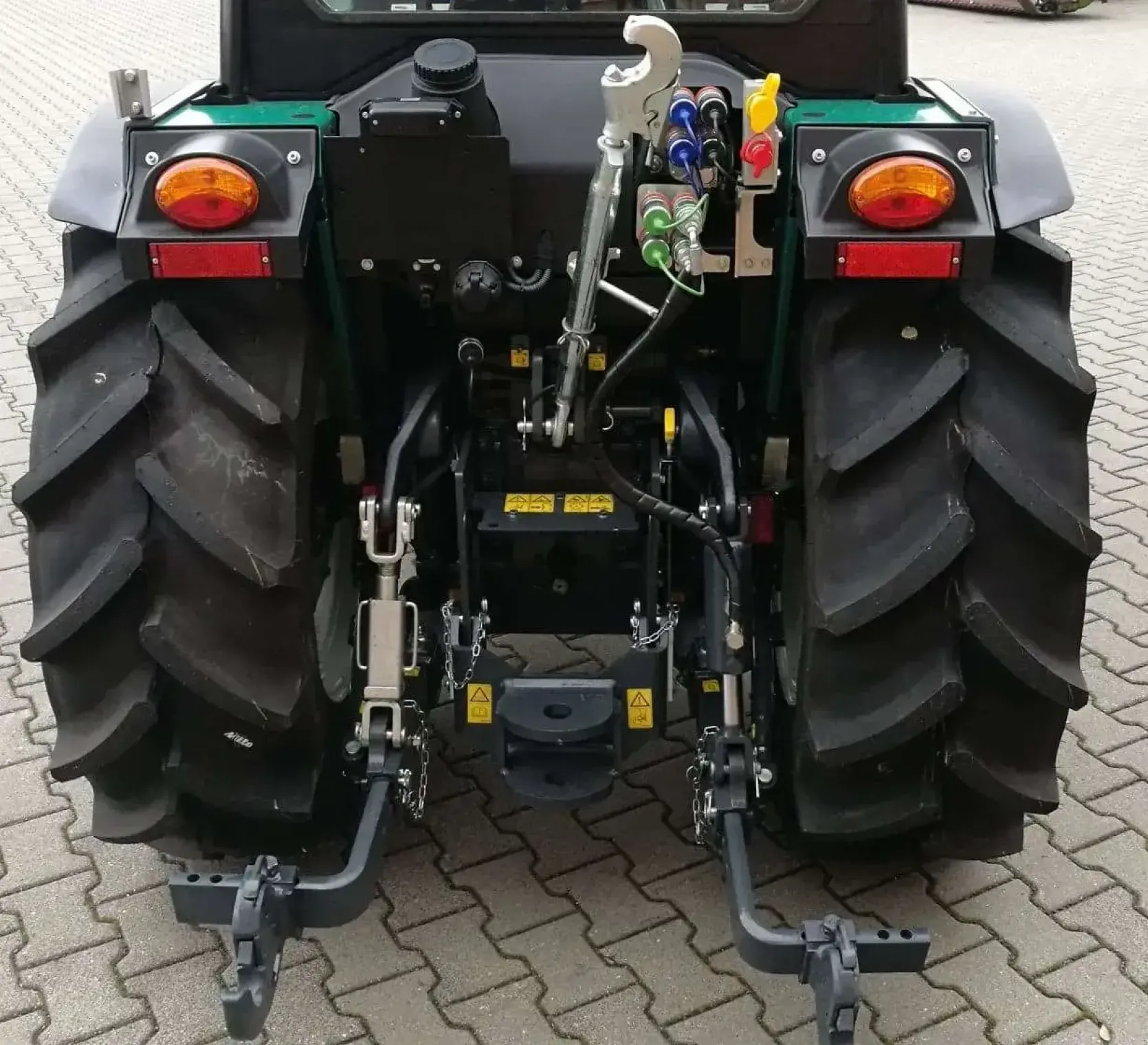 Tył z osprzętam na ciągniku arbos 4090AF