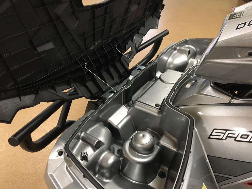 Przedni schowek otwierany w Sportsman 570 EPS SP korbanek.pl