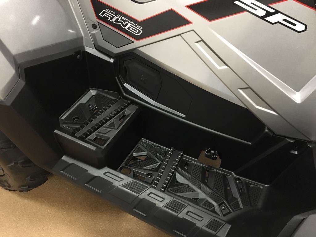 Prawa strona quada marki Polaris SP Touring korbanek.pl