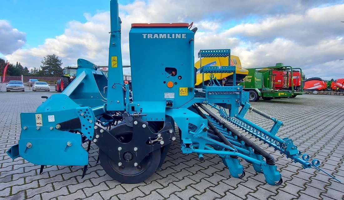 Siewnik zbożowy mechaniczny stopkowy z agregatem biernym