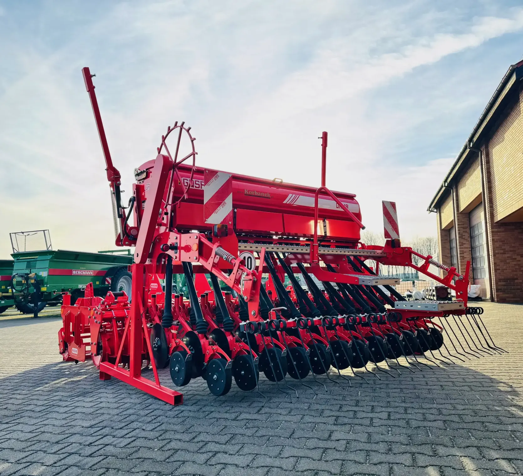 Agregat-uprawowo-siewny-zestaw-uprawowy-3-0-maschio-gaspardo-plac-firma-korbanek