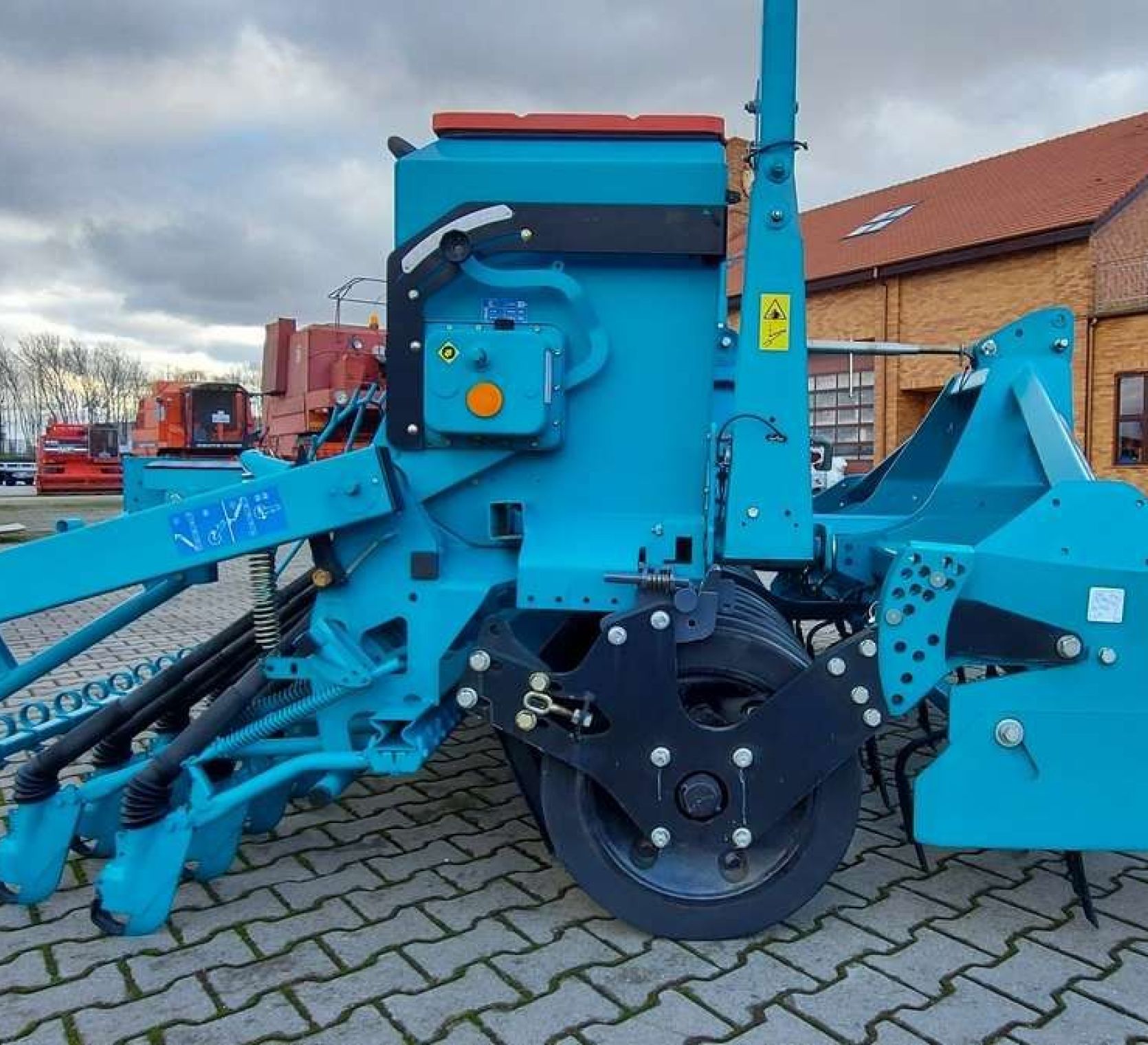 Agregat uprawowo-siewny mechaniczny bierny 3m