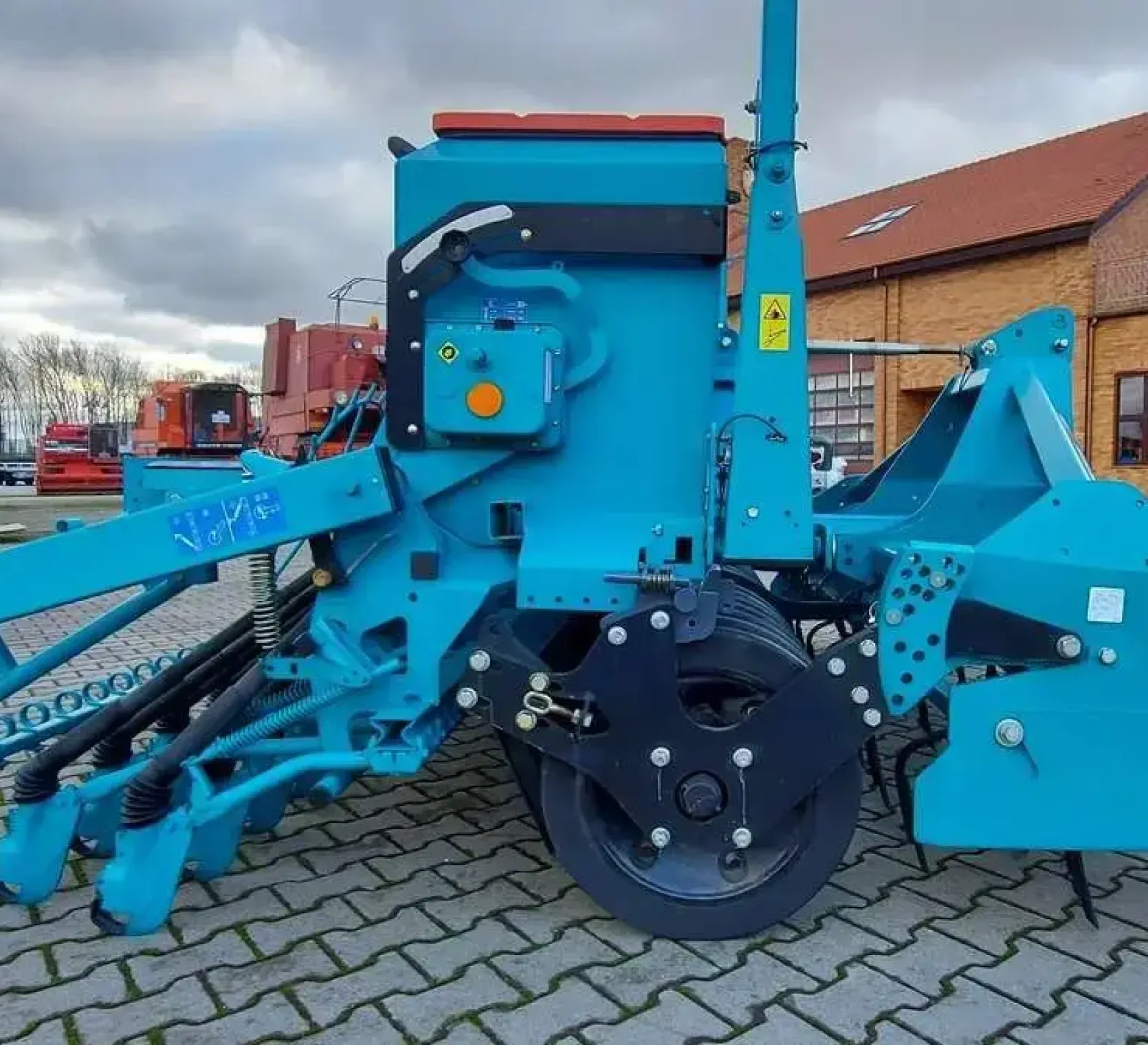 Agregat uprawowo-siewny mechaniczny bierny 3m