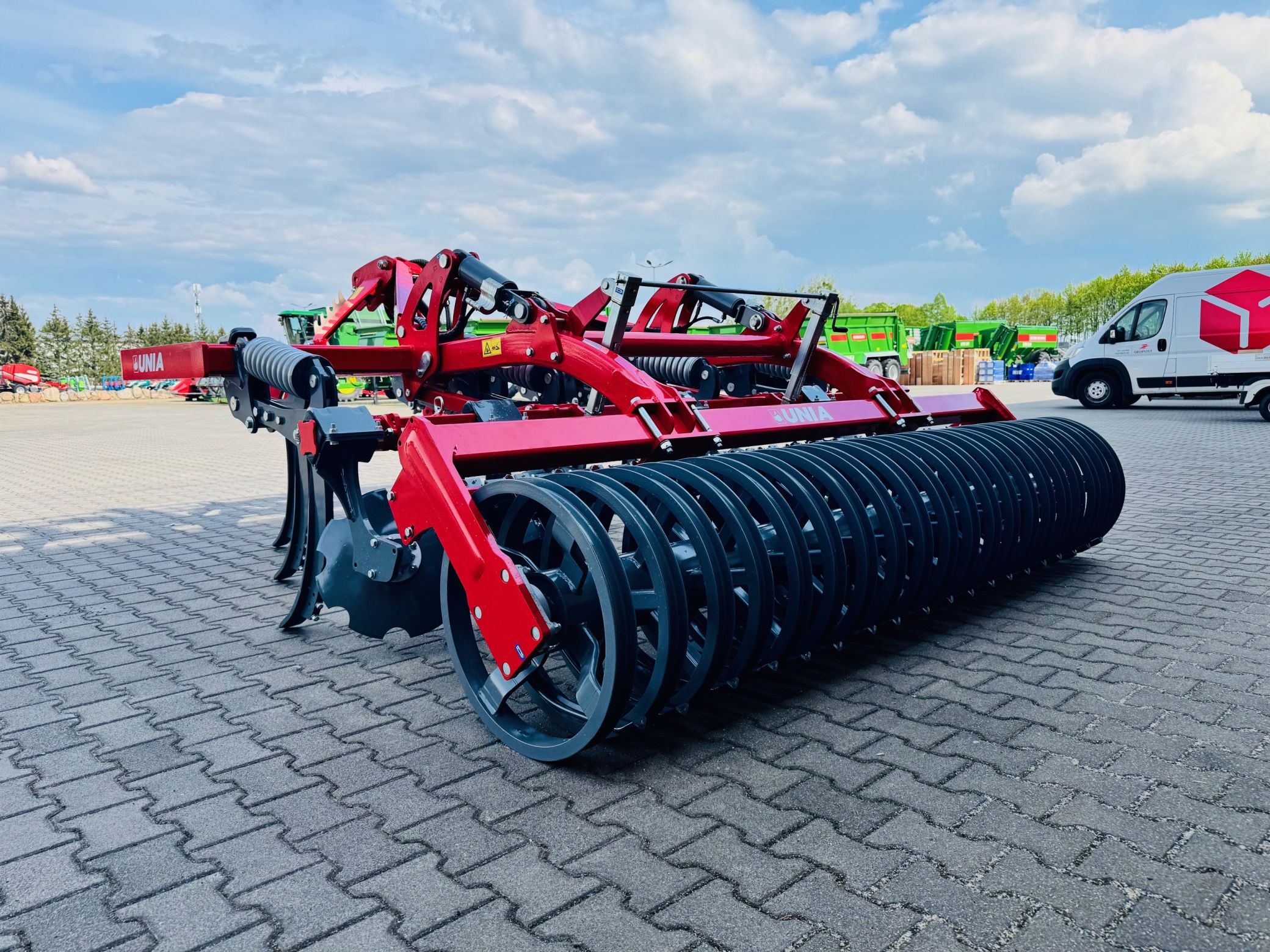 Agregat-zebowy-unia-group-cross-II-3-0-m-uprawa-uproszczona-bezorkowa-nowy-model-plac-firma-korbanek