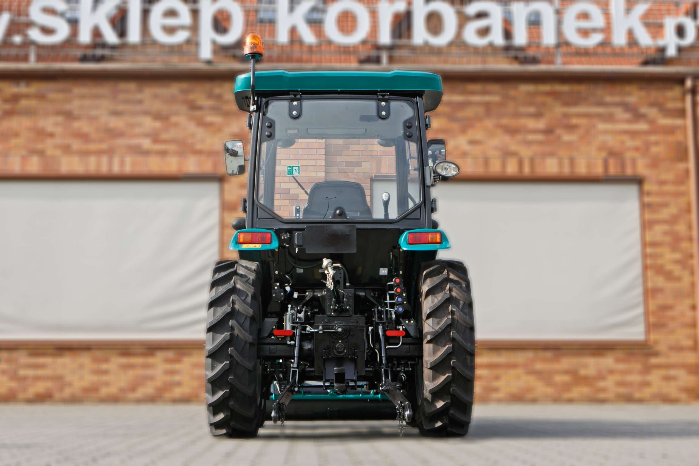 Ciągnik rolniczy Arbos 2025 + ładowacz Hydramet z tyłu