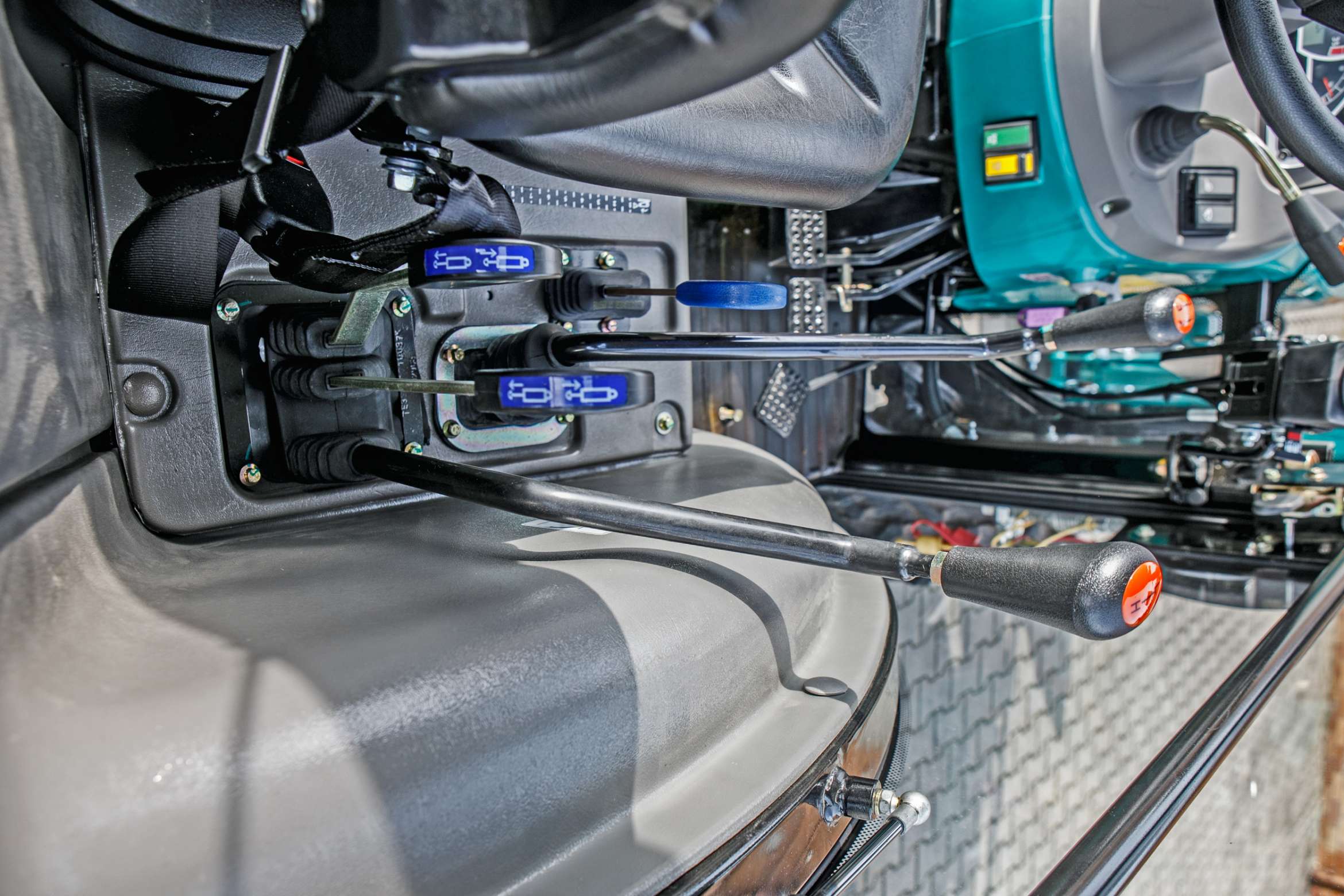 Sterowanie mechaniczne tylnym TUZem w ciągniku Arbos 2025