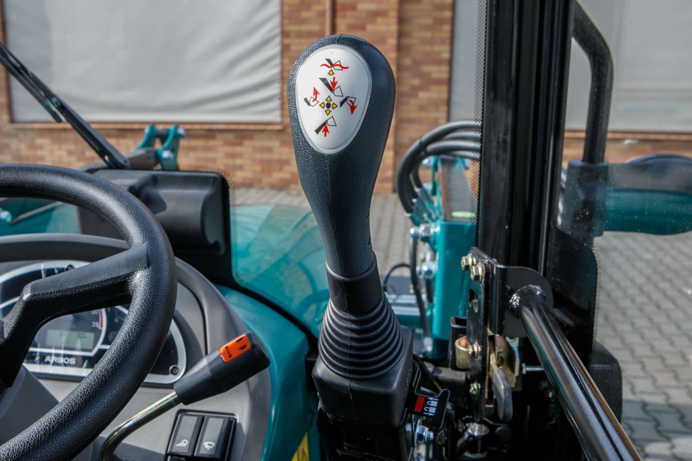 Joystick do sterowania ładowaczem czołowym marki Hydramet Arbos 2025