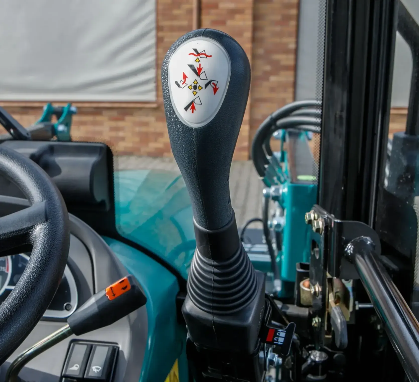 Joystick do sterowania ładowaczem czołowym marki Hydramet Arbos 2025